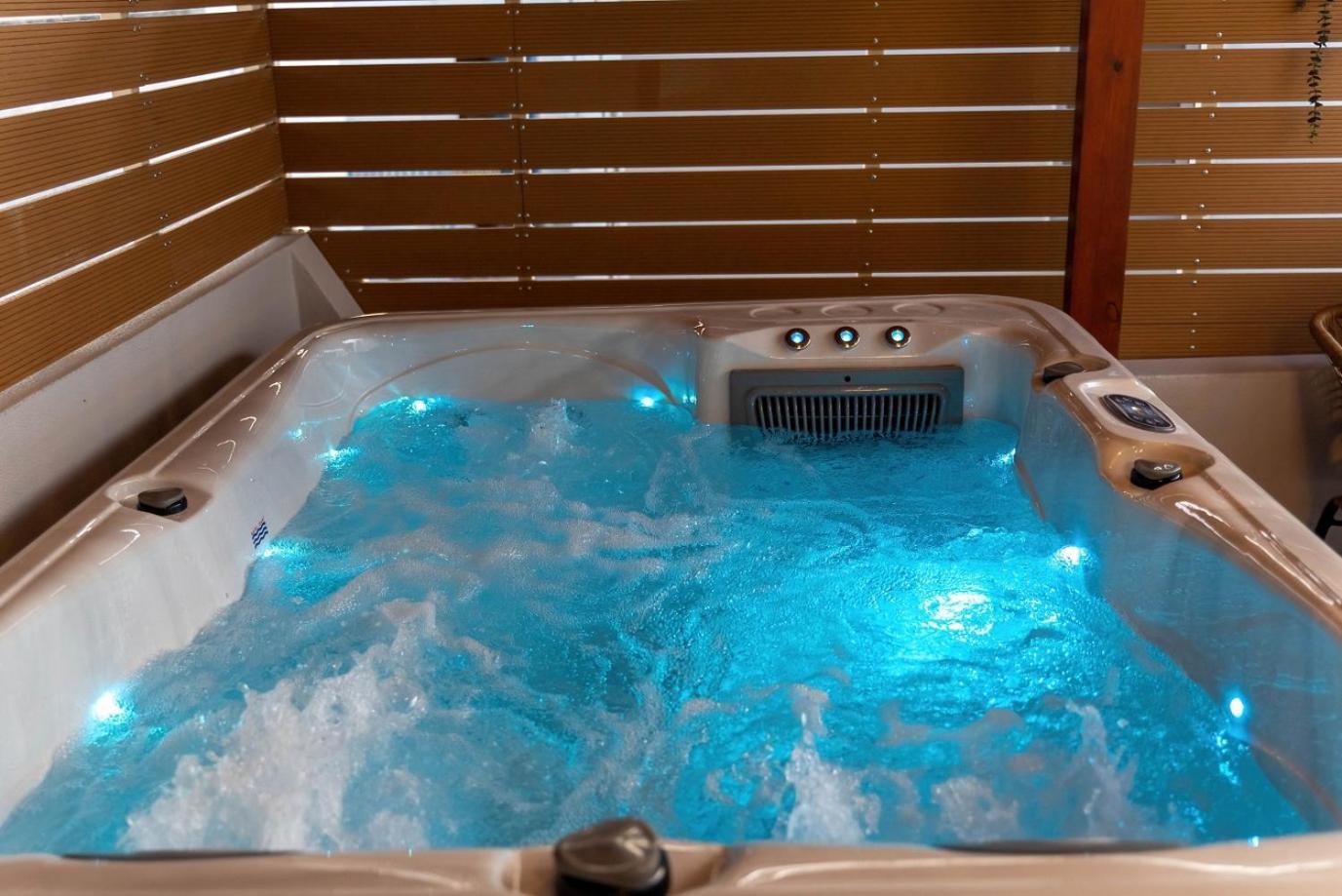 Venetia With Jacuzzi Villa Lambiní