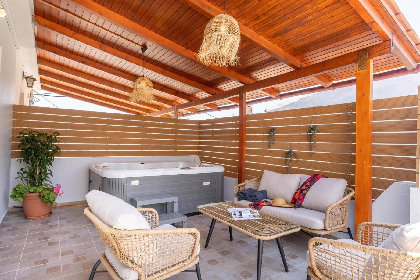 Villa Venetia With Jacuzzi Lambiní